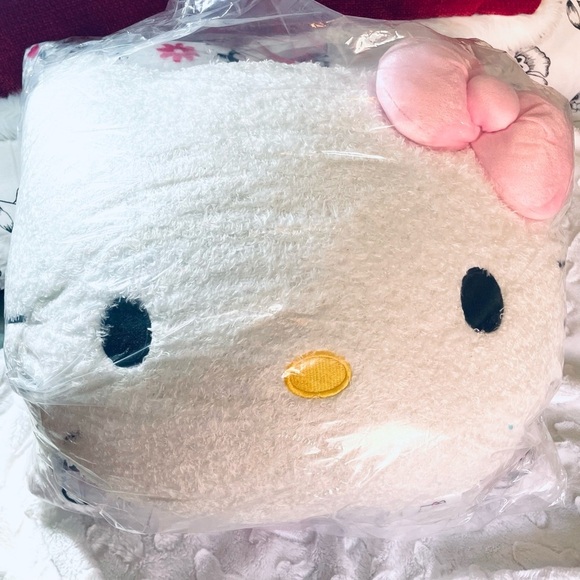 🆕🎀 Hello Kitty 2-Pack Decorative Pillows - Picture 4 of 7